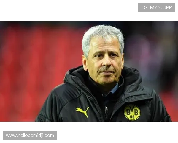 莱万多夫斯基支点与对抗能力解析：传统中锋属性是否全面