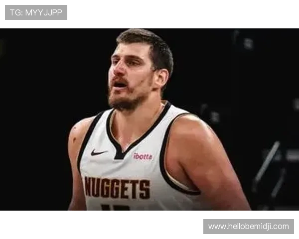 米切尔·罗宾逊挡拆补防迫使约基奇放弃内线